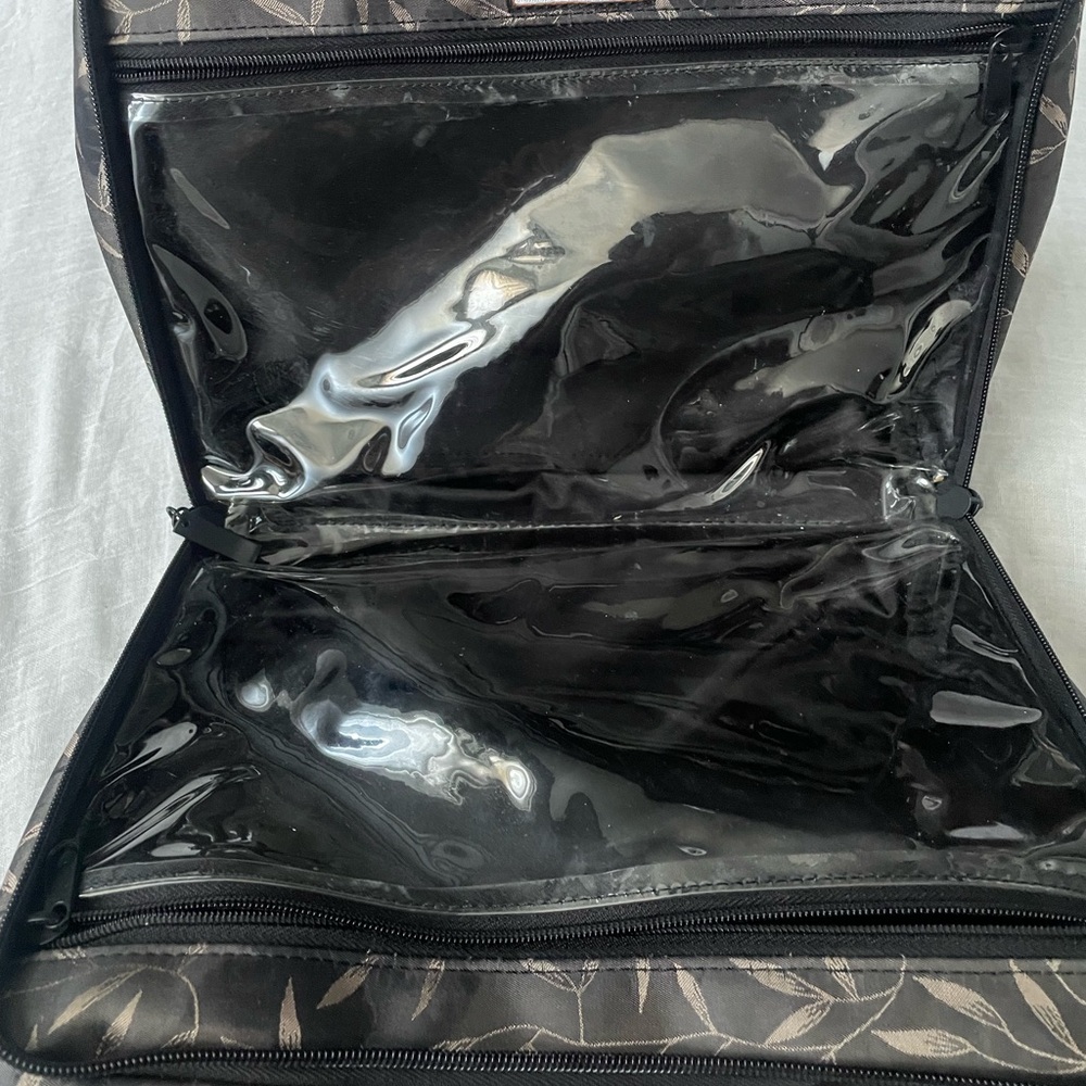 Toiletries Bag - Picture 4 of 5